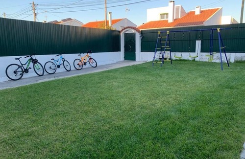 Charneca de Caparica e Sobreda House | Ville à 5 Minutes de la Plage, Commerces Proches . Quartier Calme et Familial
