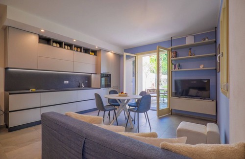 Intra House | Villetta Gialla: your exclusive city oasis with style