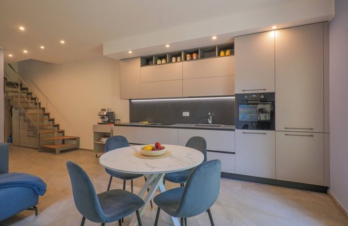 Intra House | Villetta Gialla: your exclusive city oasis with style