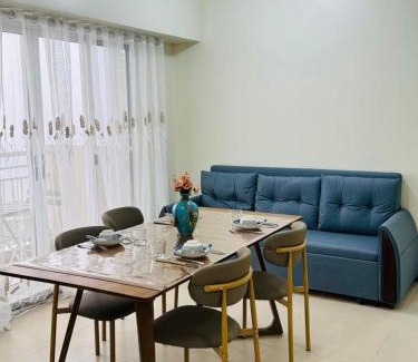 Kapitolyo Apartment | Vincondotel Near BGC 3BR Fairlane