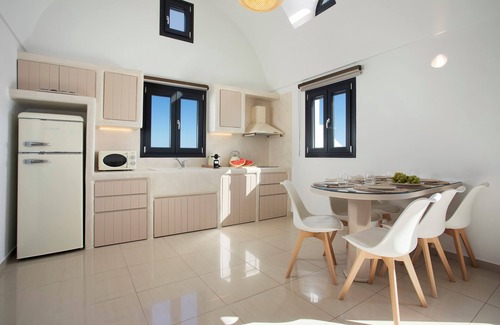 Kamari Villa | Vinebranch Villa with Private Pool