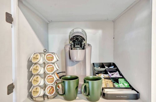 Fredericksburg Cabin | Vineyard Cottage #3 with Complimentary Breakfast