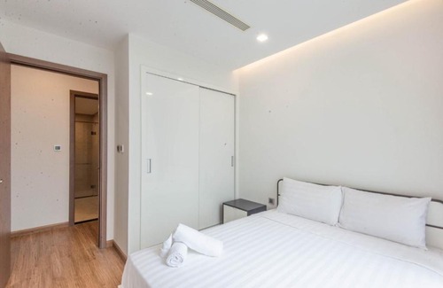 Ngoc Khanh Apartment | Vinhome Metropolis Lieu Giai - NearLotte