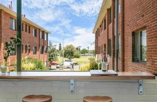 Perth Central Business District Apartment | Vintage 2BR CBD Apartment w/River View