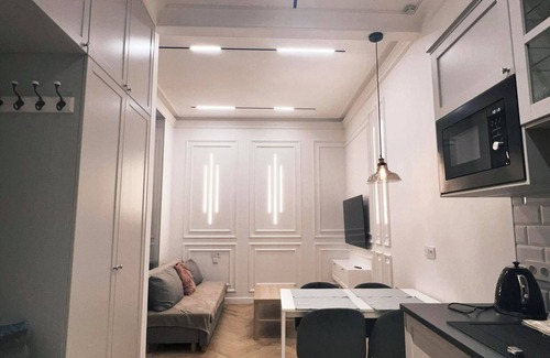 Stradom Apartment | Vintage Charm in Old Town Krakow -8 min walk to Krakow’s Main Square! Sleeps 6