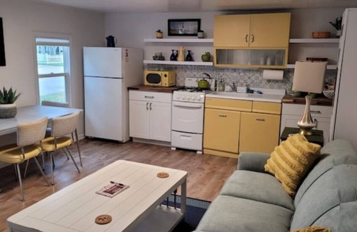 Ludington Cottage | Vintage Cozy Cottage 2 Blocks from Ludington Beach