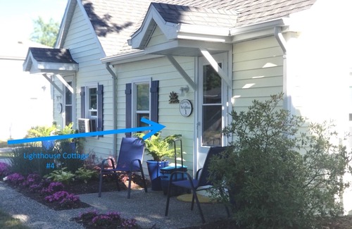 Ludington Cottage | Vintage Cozy Cottage 2 Blocks from Ludington Beach