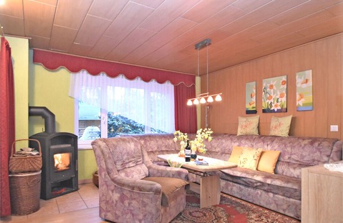 Mechelgruen House | Vintage Holiday Home in Trieb with Terrace