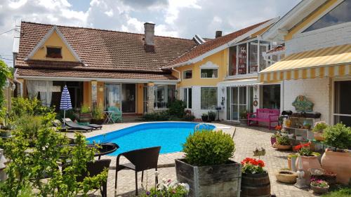 Sombor Villa | Vintage Luxurious house
