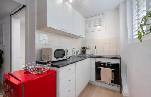 Kings Cross Apartment | Vintage Retreat in Potts Point
