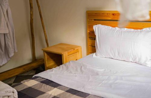 Gulu Apartment | Vintage Room - Nostalgic charm for couples