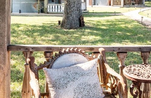 La Grange Cabin | Vintage Silo #3 | 8 Min. to Round Top | Sleeps 3