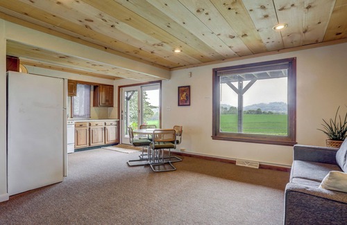 Willow Street Apartment | Vintage Style Apartment with Amazing Views of Amish Farmland