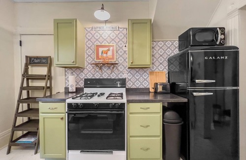 Deadwood House | Vintage Villa - Charming Restored Miner's Cottage