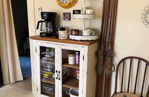Deadwood House | Vintage Villa - Charming Restored Miner's Cottage
