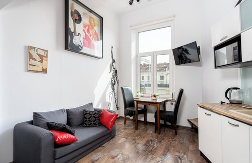 Wesoła Zachod Apartment | Vinyl Echo Vibes Studio