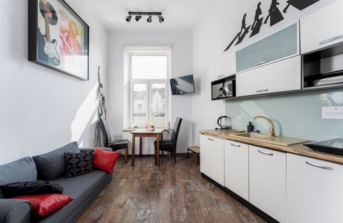 Wesoła Zachod Apartment | Vinyl Echo Vibes Studio
