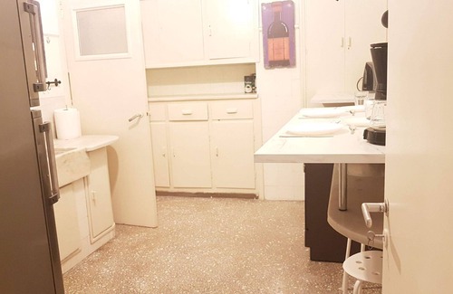 Mousio House | Violet apartment - Athens Center, 7 BD, 3 BATH