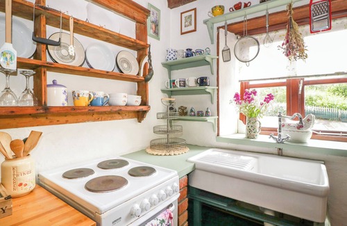 Llangammarch Wells Cottage | VIOLET COTTAGE, pet friendly, character holiday cottage in Beulah