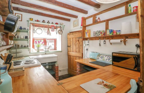 Llangammarch Wells Cottage | VIOLET COTTAGE, pet friendly, character holiday cottage in Beulah