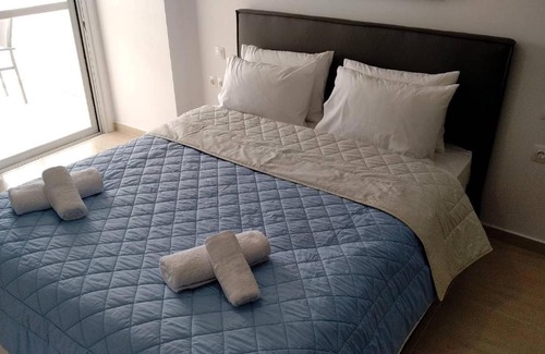 Paralio Astros Apartment | Violetta Studios