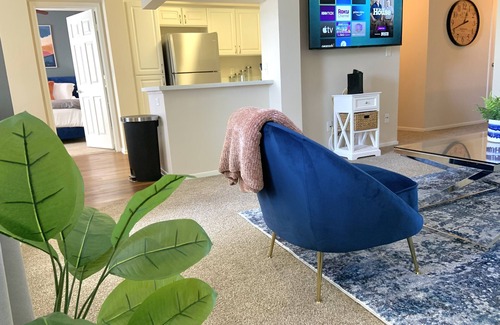 Valencia Apartment | VIP 2 King beds, Fast Wi-Fi, and smart TV's
