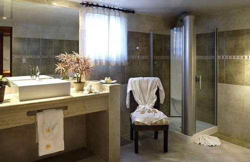 Los Maestros Resort | VIP Confesi Suite closest to beach/pools