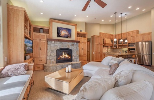 Olympic Valley Apartment | VIP Palisades Ski-In Ski-Out Condo A+ Views 200 ft to KT22