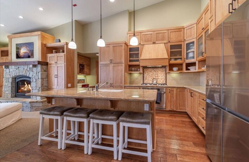 Olympic Valley Apartment | VIP Palisades Ski-In Ski-Out Condo A+ Views 200 ft to KT22