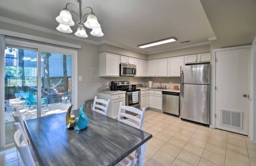 Northeast Virginia Beach House | Virginia Beach Townhouse - 5 minutes to Boardwalk!