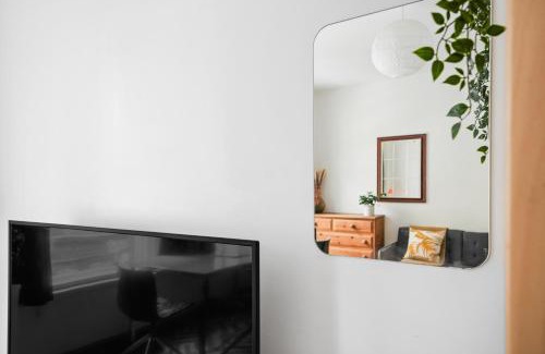 Weavers Apartment | Visit Brick Lane - 1 Bed London Flat with Large Patio