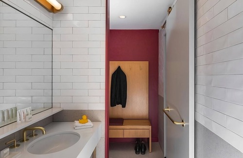Downtown Chicago Resort | Visit Chicago! 4 Modern Units near 360 Chicago and Oak Street Beach! Parking!