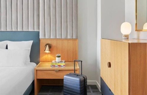 Downtown Chicago Resort | Visit Chicago! 4 Modern Units near 360 Chicago and Oak Street Beach! Parking!