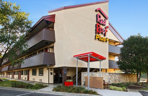 Statesville Hotel | Visit Love Valley, the Cowboy Capital of NC! Pet-friendly, FREE Parking!