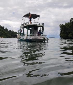 Ponte Branca Boat Rental | Visitando as Praias e ilha de Paraty