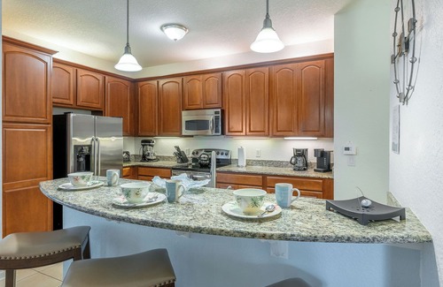 Florida Central Atlantic Coast Condo | Vista Cay Luxury Poolside Escape. Near all theme parks and walk to conventions