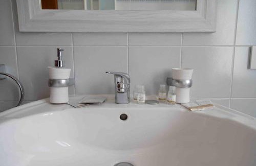 Calcinate del Pesce Apartment | [Vista lago]-Appartamento funzionale con vista