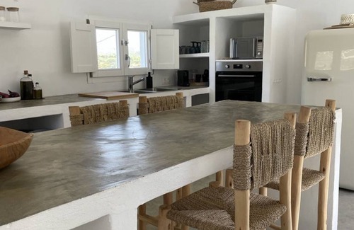 Iznajar Villa | Vista Las Colinas in Izn jar