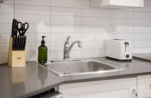 Cote-Des-Neiges—Notre-Dame-De-Grace Apartment | Vista Nook Light Filled 2BR in NDG