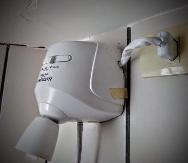 Bairro Novo House | Vista para o mar e Farol de Olinda, Perto da FACULDADE DE MEDICINA DE OLINDA , Cama Solteiro Com colchão Adicional, Estante e Ventilador