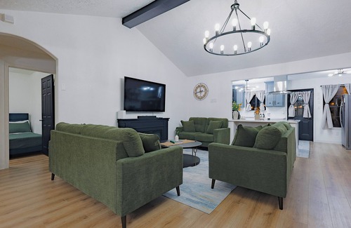 Clodine House | Vista verde villas 4BRs pool/gameroom/gym/southwest/houston