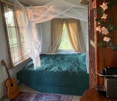 Lillykyrka Cabin | Vista Vibes Glamping -Chillbillystuga