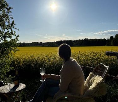 Lillykyrka Cabin | Vista Vibes Glamping -Chillbillystuga