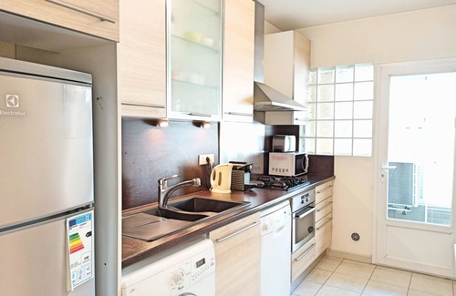 Cannes City Centre Apartment | Viva Riviera Cosy and Large 2 Bedrooms with balcony