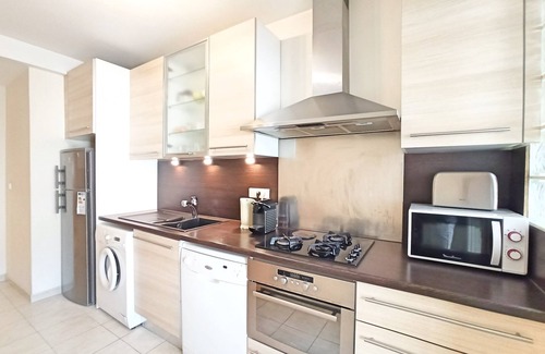 Cannes City Centre Apartment | Viva Riviera Cosy and Large 2 Bedrooms with balcony