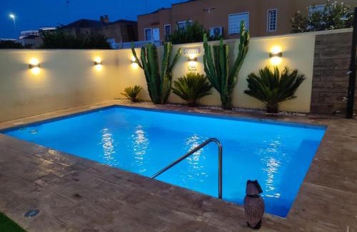 Jerez de la Frontera House | VIVE JEREZ Casa de lujo con piscina y barbacoa en la mejor zona de Jerez de la Frontera