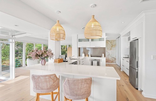 Forster House | Vivid Retreat – Where the Sea Sings You to Sleep