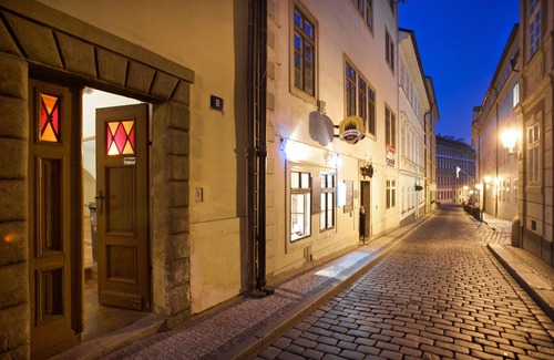 Mala Strana Apartment | Vlasska 9 - Beautiful Historic 17th century Apt for 2 near Castle - City Centre