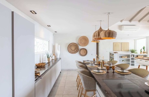 Cul de Sac Villa | Vogue Art in Cul de Sac by Personal Villas - Stunning Luxurious Paradise