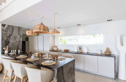 Cul de Sac Villa | Vogue Art in Cul de Sac by Personal Villas - Stunning Luxurious Paradise